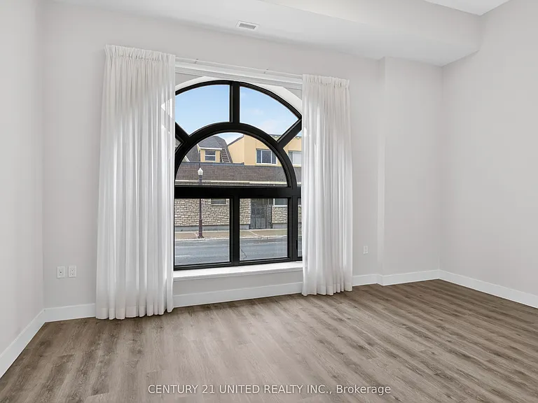 475 George St N #202 — Photo 12