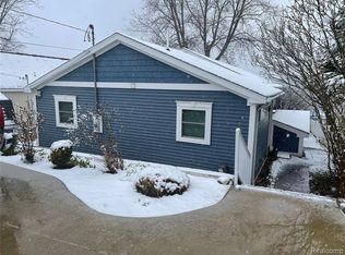 1077 Sunrise Park St, Howell, MI 48843