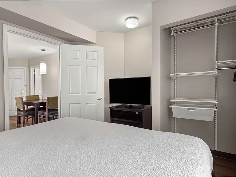 2 Bedroom Suite - 1 King and 1 Queen Bed