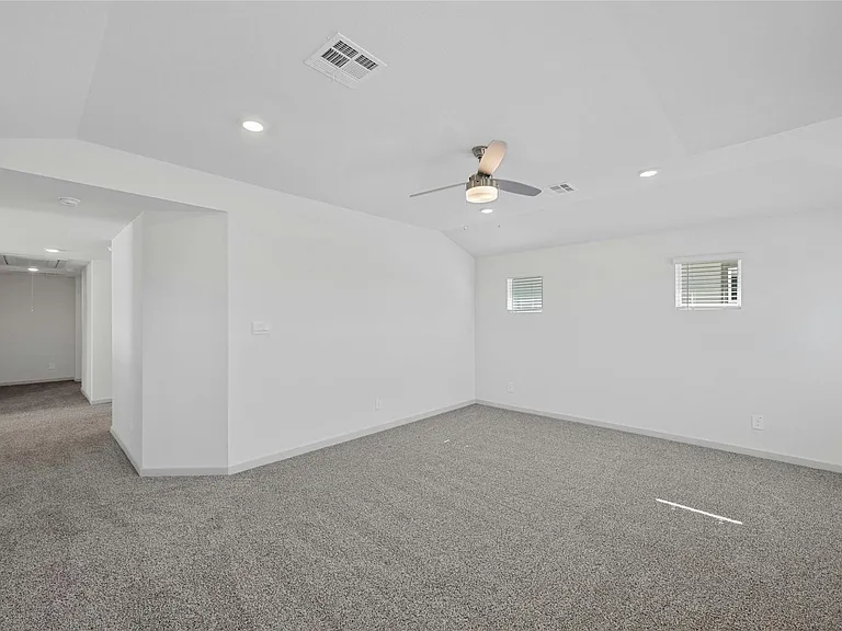 136 New Haven Ave — Photo 22