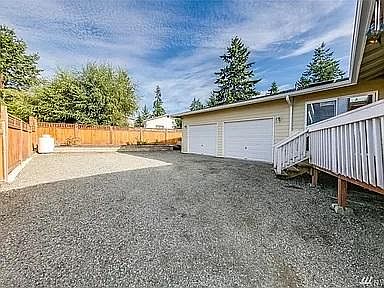3rd image of 5061 Willow Pl NE