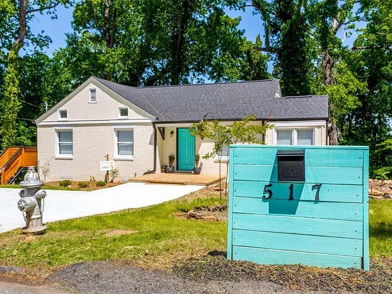 517 Hascall Rd NW — Photo 1