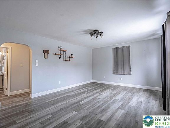 5th image of 304 White St