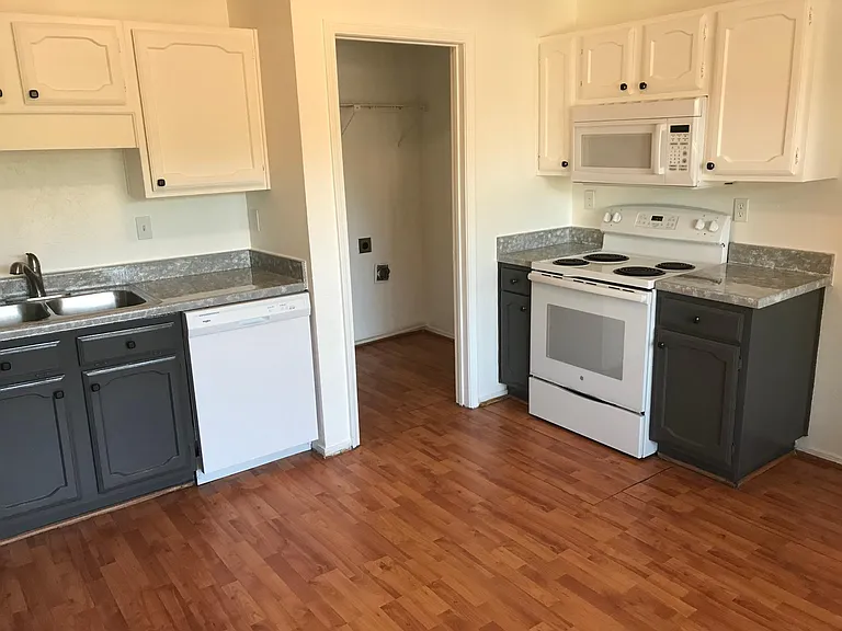 7408 Catamaran Dr — Photo 27