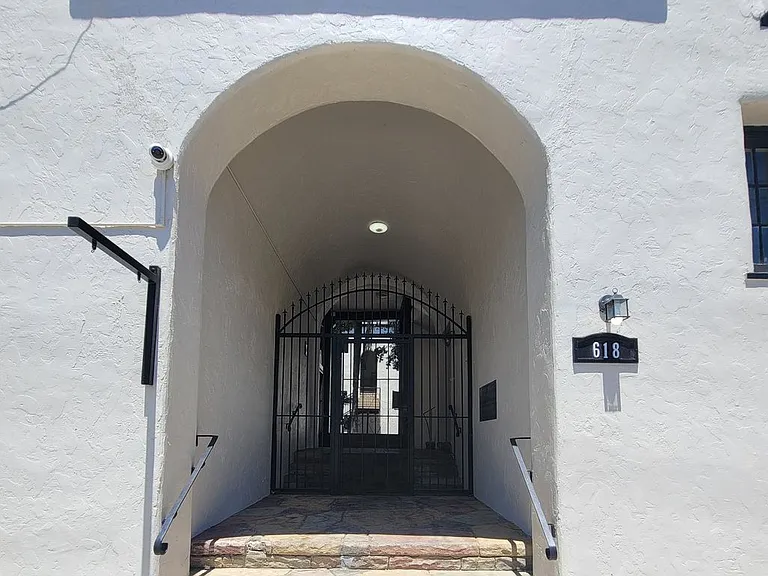 618 W 7th St — Photo 1