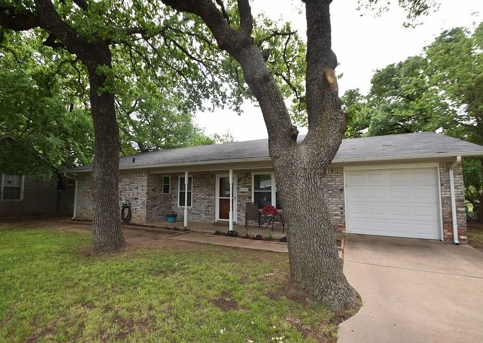 1st image of 1530 Groesbeck St