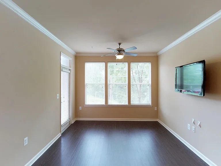 Signal Hill Apartment Homes — Photo 96