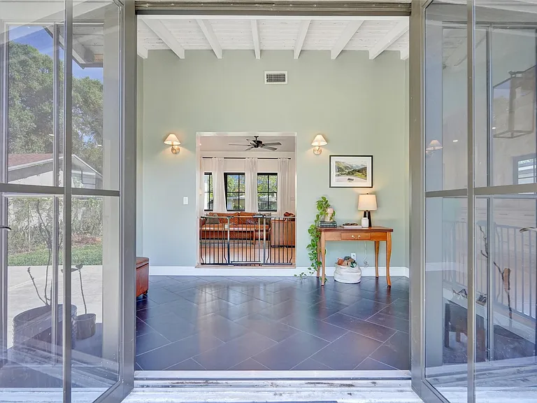 807 SW 18th St — Photo 27