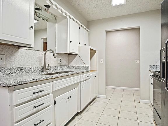 5th image of 1049 NW 21st St