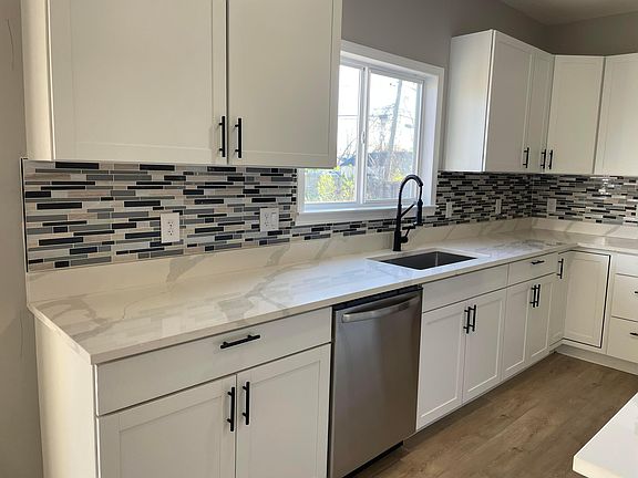 4th image of 2435 Strimple Ave