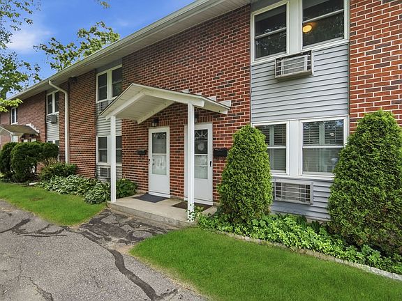 3rd image of 103 Manor Ct #103