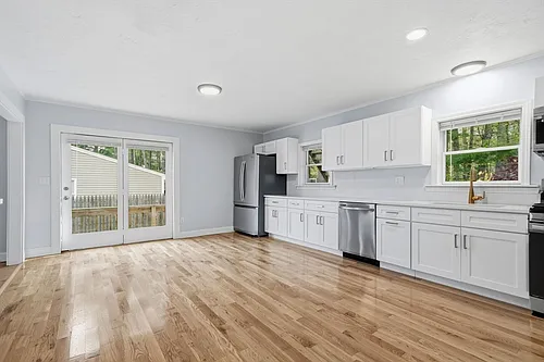 8 Ash St Photo 1