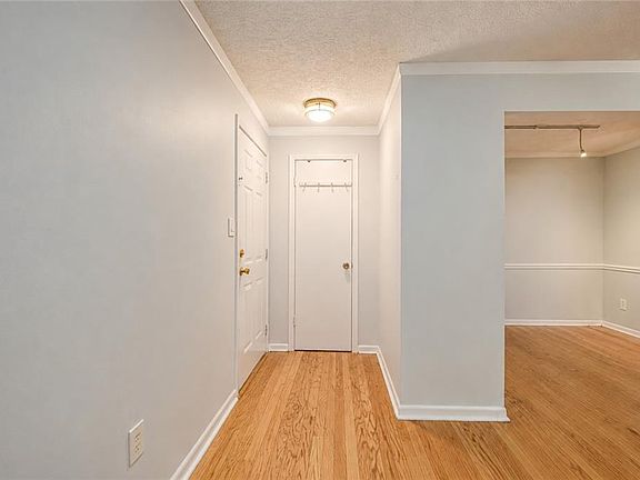 4th image of 5143 Roswell Rd Unit 8