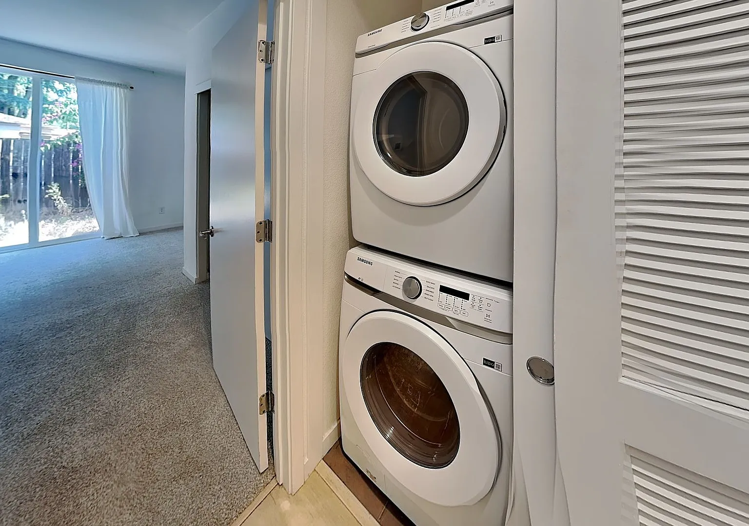 Stunning West Sac Condo — Photo 4