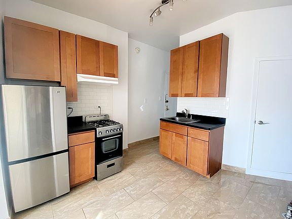 3rd image of 325 Bleecker St APT 10