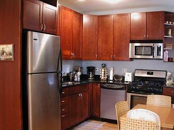5th image of 4330 N Sacramento Ave APT 1W