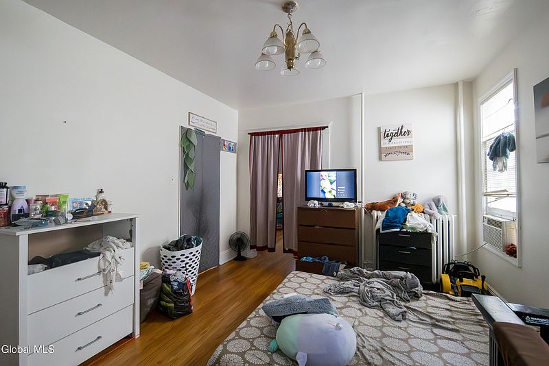 4th image of 874 Warren Street