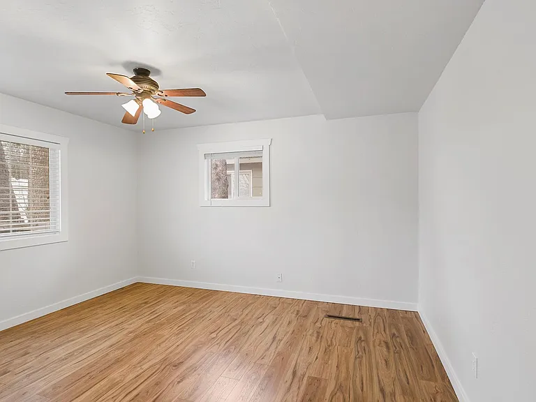 220 Minnesota Ave — Photo 22