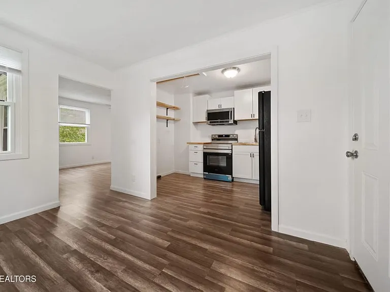 3958 Greenleaf Ave — Photo 2
