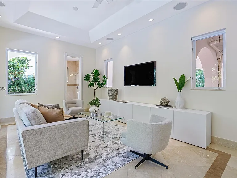 541 S Mashta Dr — Photo 12