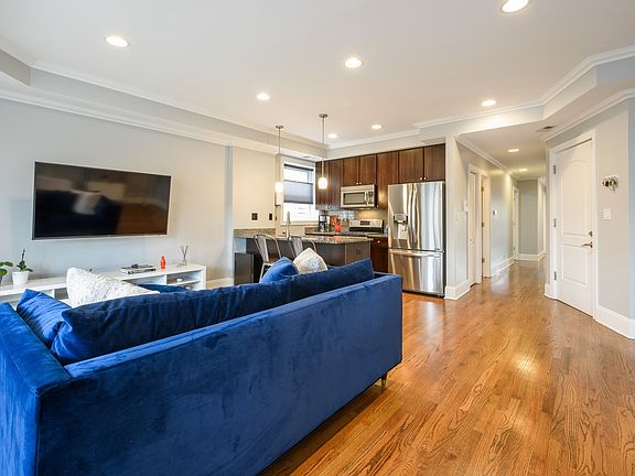 4th image of 1430 W Thome Ave #3W