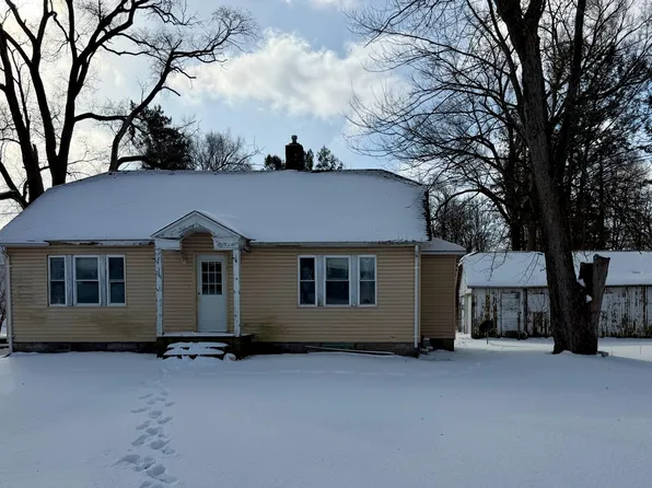 211 W Main St, Medaryville, IN 47957