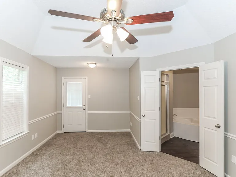 5896 Pipers Green Ln — Photo 8