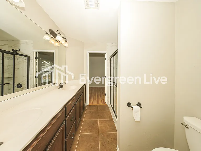 10701 SE 26th St — Photo 12