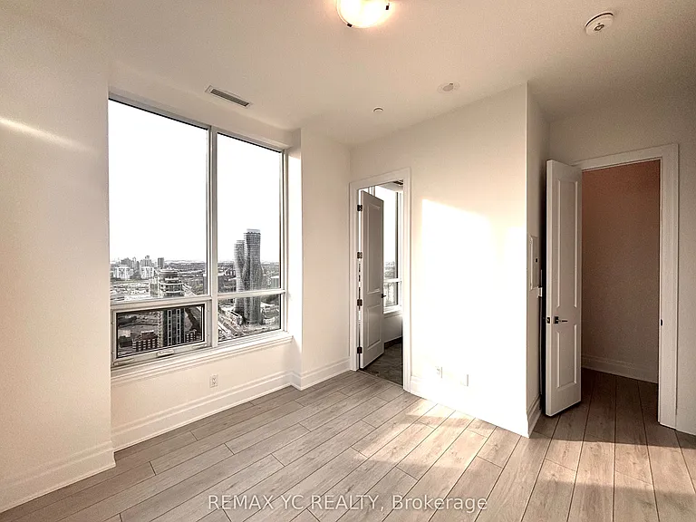 30 Elm Dr W #Penthouse 06 — Photo 8