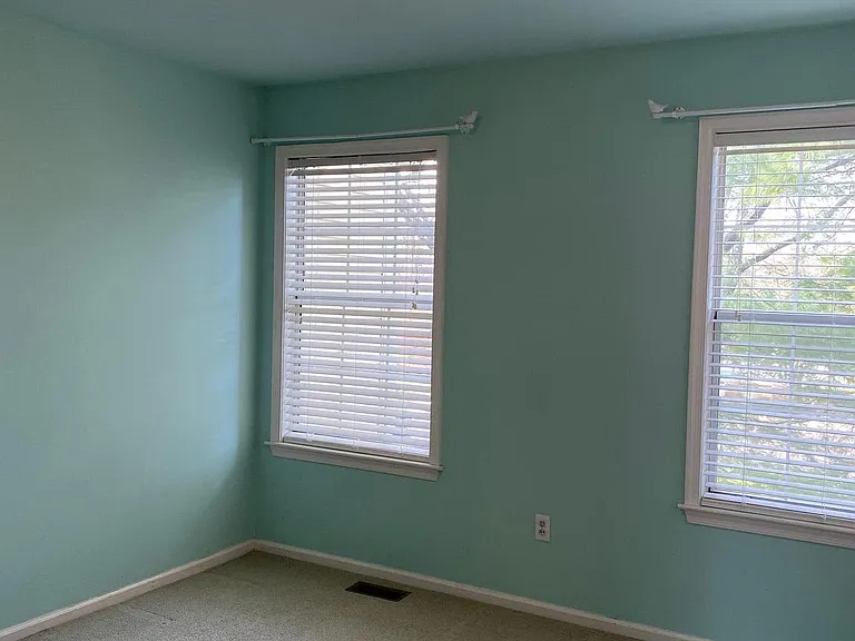 4 Kensington Ct — Photo 28