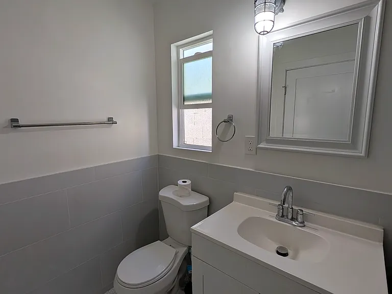 1101 W Vernon Ave #11 — Photo 4