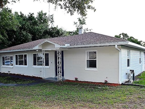 2nd image of 110 S Lone Oak Dr