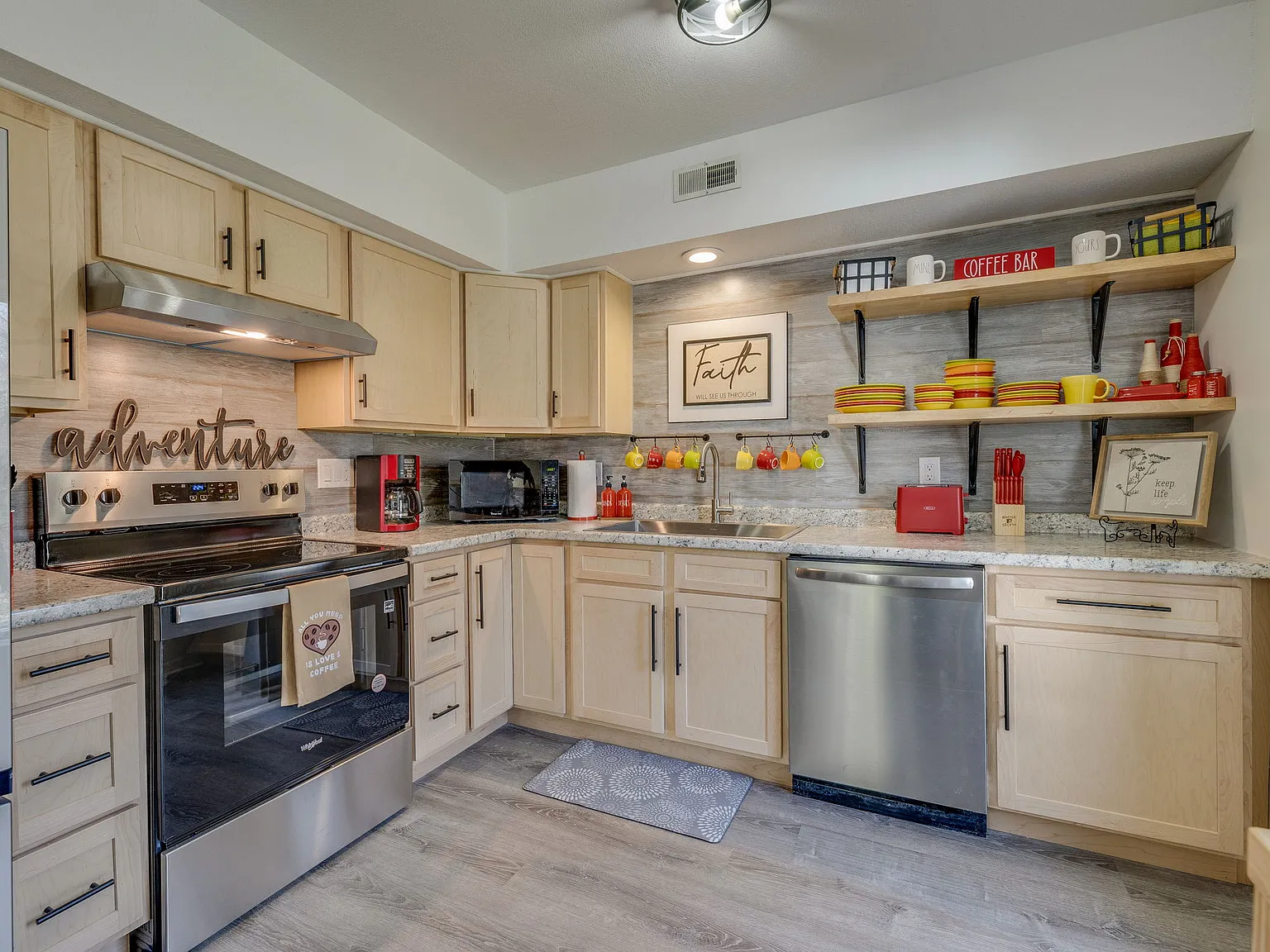 5009 Emerald Dr — Photo 1