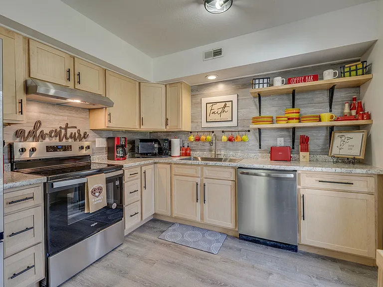 5009 Emerald Dr — Photo 38