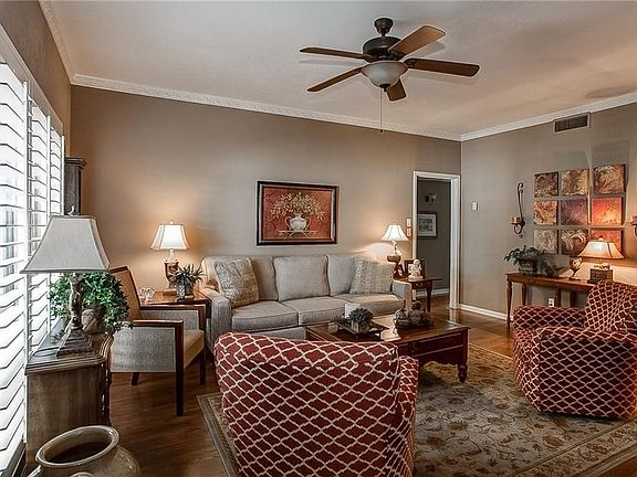 5th image of 4320 Bellaire Dr S APT 139