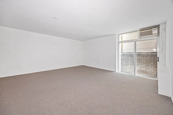 Living room, photo 2