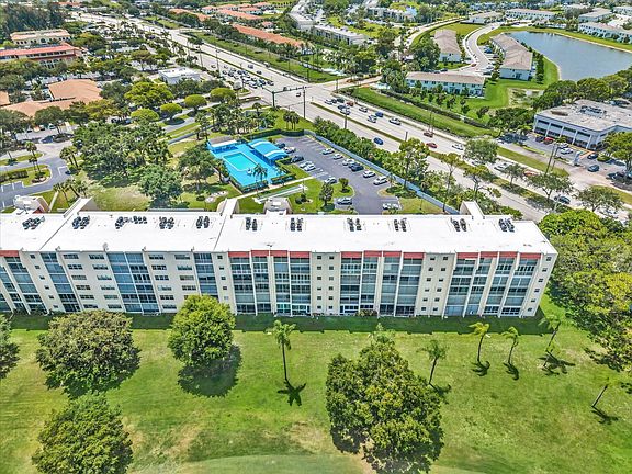 4th image of 3959 Via Poinciana #104