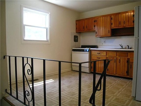 11 X 12 kitchen w/pantry