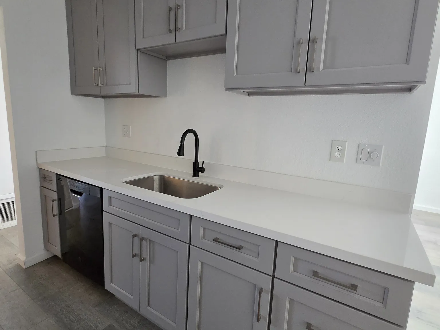1 bed, 700 sqft, $1,700 — Photo 1