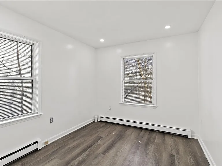 17 Holsman St #2 — Photo 7