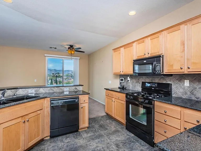 425 S Meadowbrook Dr S #144 — Photo 4