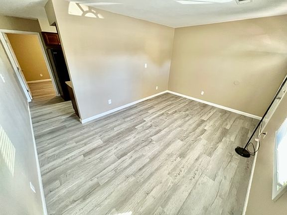 2nd image of 925 Parkview Dr APT 15