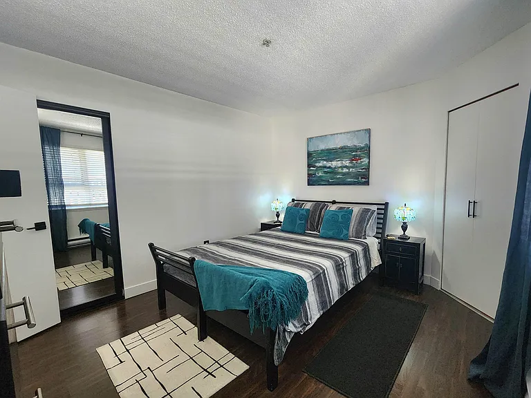 921 Thurlow St #204 — Photo 13