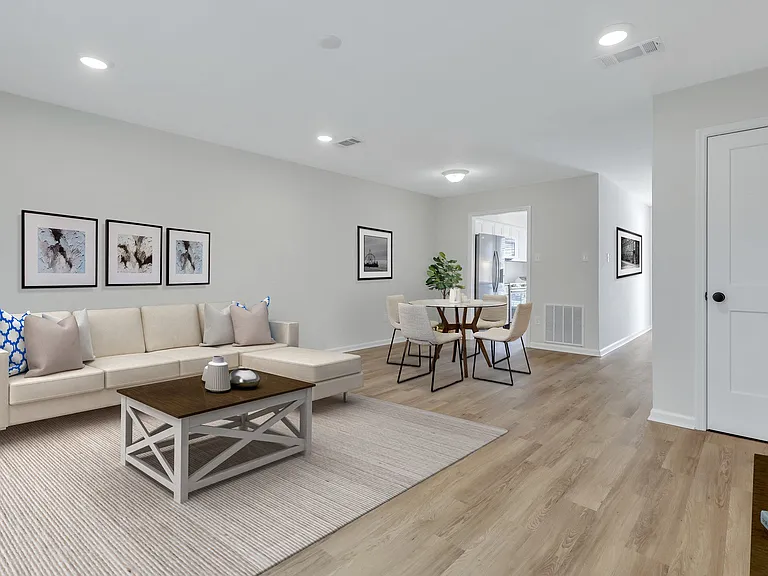 232 Stephenson Ave #4D — Photo 2