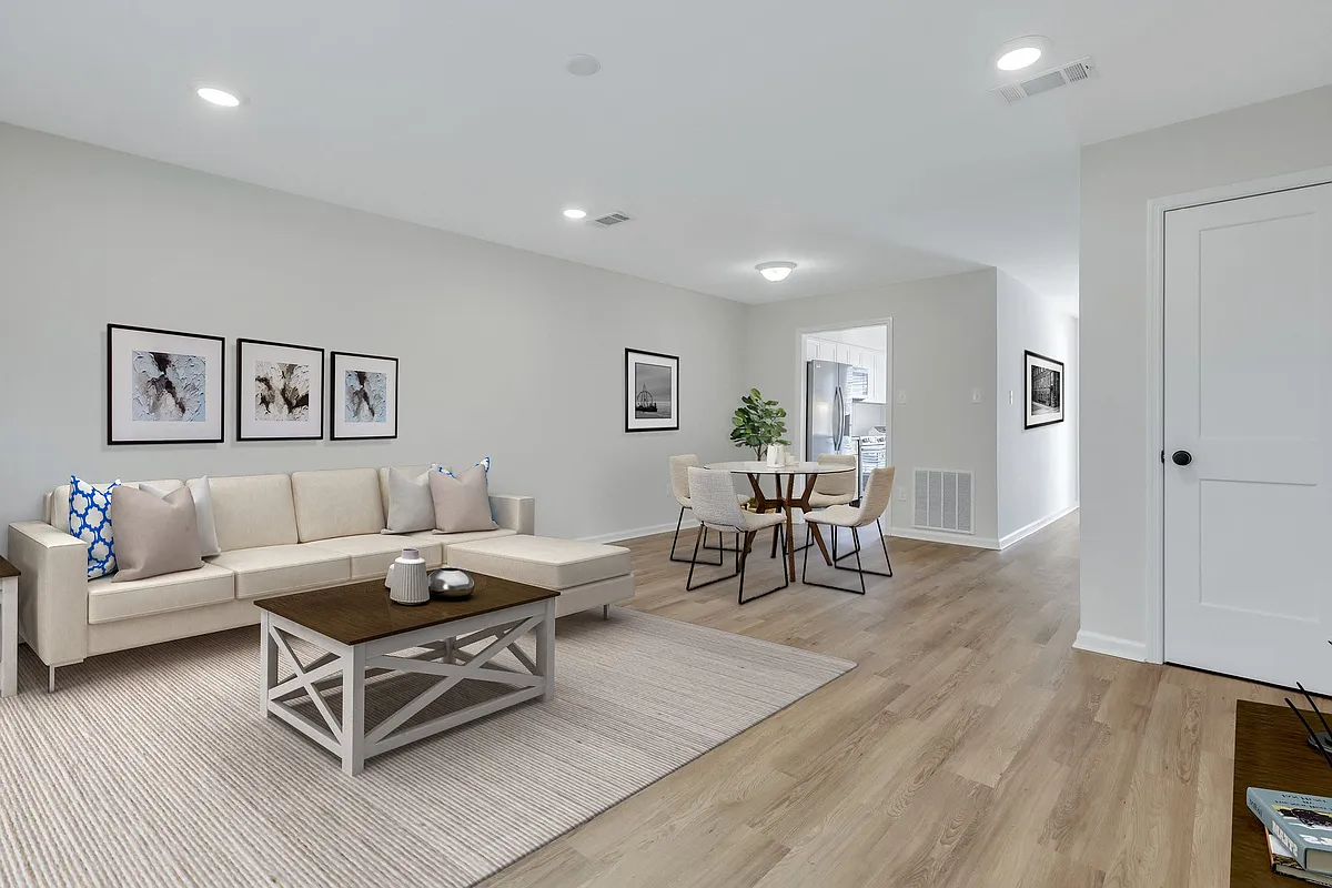 Building Photo - 232 Stephenson Ave #4D