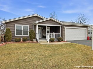 4 Hialeah Ct, Grayslake, IL 60030