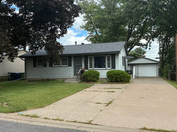 721 Highview Dr, Clinton, IA 52732