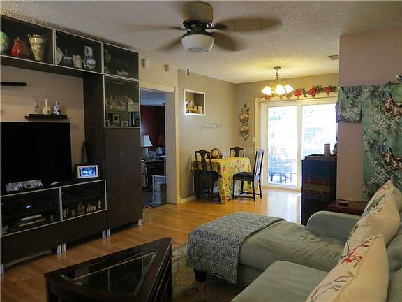 4th image of 7401 S De Soto St