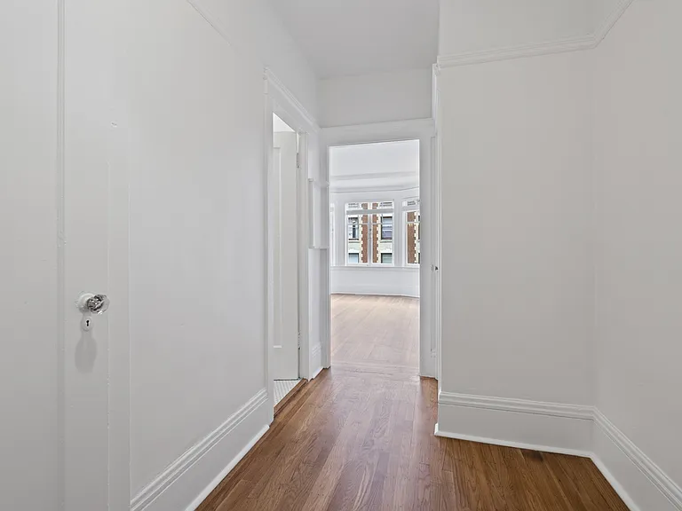 The Langham Apartments — Photo 33