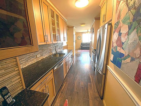 3rd image of 27010 Grand Central Pkwy APT 20K